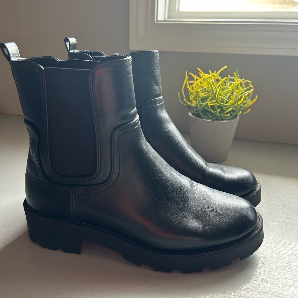 Old Navy Black Leather Chelsea Boots Size 7